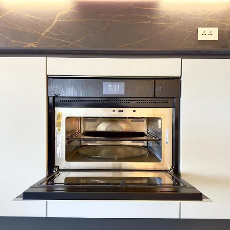 Luxury Seafront - Access - Parking & Wifi - By Coral Lägenhet *