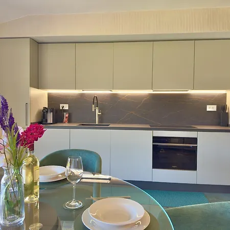 Luxury Seafront - Access - Parking & Wifi - By Coral Lägenhet *