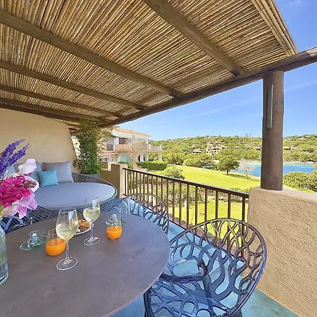 Apartamento Luxury Seafront - Access - Parking & Wifi - By Coral Porto Cervo