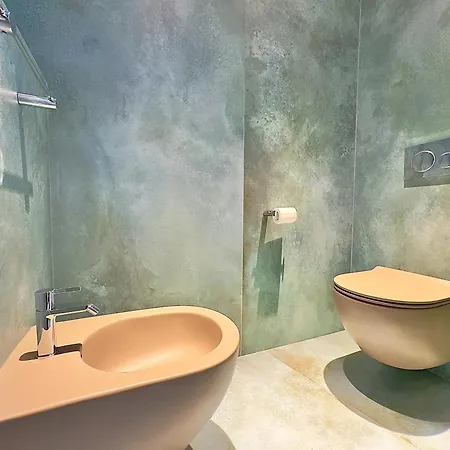 Luxury Seafront - Access - Parking & Wifi - By Coral Lägenhet