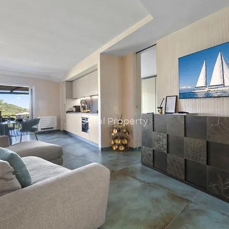 Apartment Luxury Seafront - Access - Parking & Wifi - By Coral