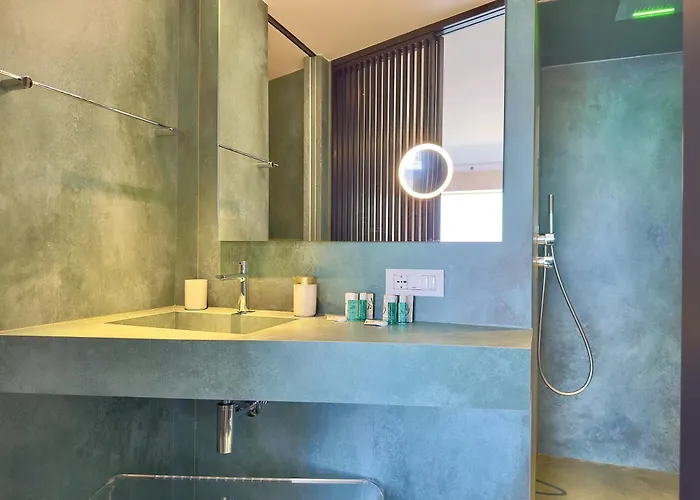 Luxury Seafront - Access - Parking & Wifi - By Coral Apartment