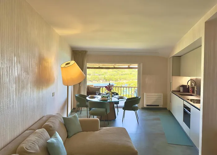 Apartment Luxury Seafront - Access - Parking & Wifi - By Coral