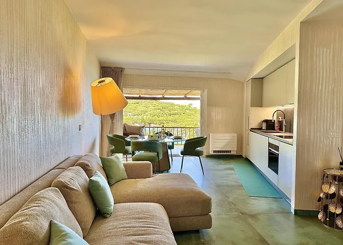 Luxury Seafront - Access - Parking & Wifi - By Coral Apartment *