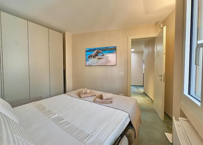 Apartment Luxury Seafront - Access - Parking & Wifi - By Coral Porto Cervo