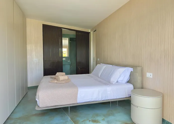 Apartment Luxury Seafront - Access - Parking & Wifi - By Coral Porto Cervo