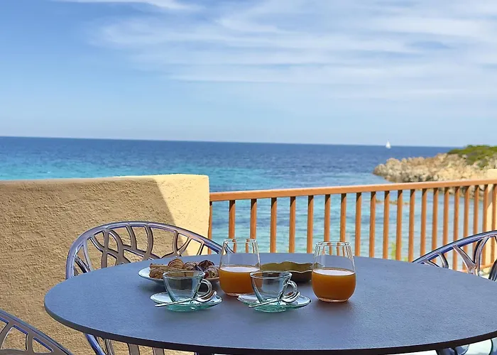Apartment Luxury Seafront - Access - Parking & Wifi - By Coral Porto Cervo