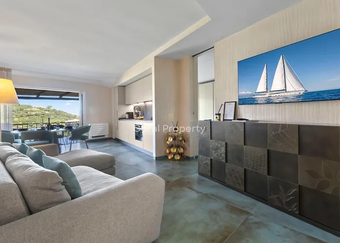 Apartment Luxury Seafront - Access - Parking & Wifi - By Coral