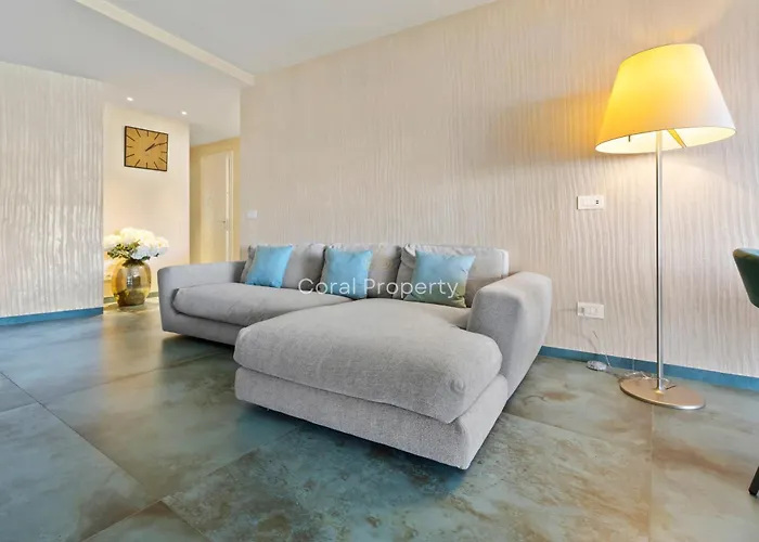 Apartment Luxury Seafront - Access - Parking & Wifi - By Coral Porto Cervo