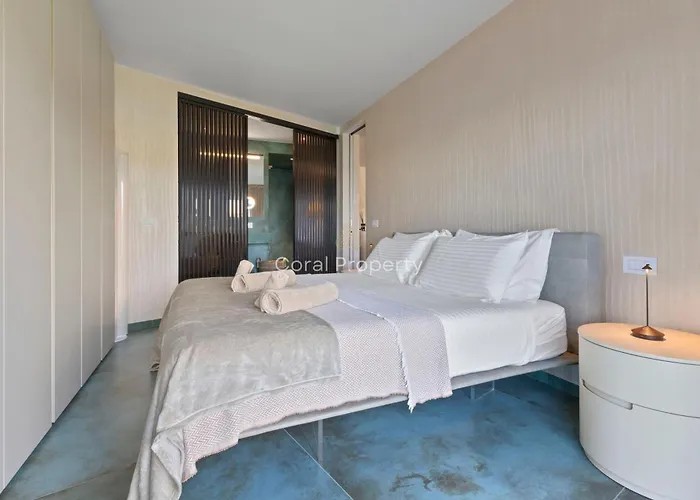 Luxury Seafront - Access - Parking & Wifi - By Coral