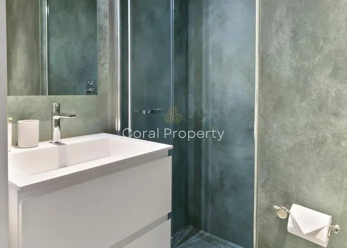 Apartment Luxury Seafront - Access - Parking & Wifi - By Coral