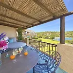 Apartamento Luxury Seafront - Access - Parking & Wifi - By Coral Porto Cervo
