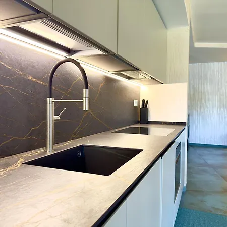 Lejlighed Luxury Seafront - Access - Parking & Wifi - By Coral *