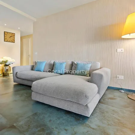 Apartamento Luxury Seafront - Access - Parking & Wifi - By Coral Porto Cervo