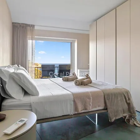 Апартаменты Luxury Seafront - Access - Parking & Wifi - By Coral Порто-Черво