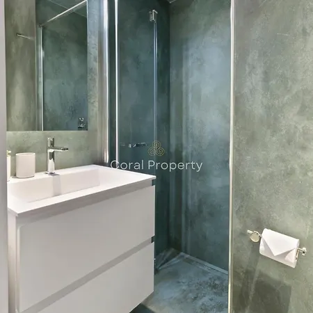 Apartment Luxury Seafront - Access - Parking & Wifi - By Coral