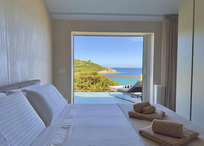 Luxury Seafront - Access - Parking & Wifi - By Coral Апартаменты *