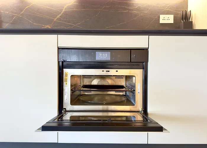 Luxury Seafront - Access - Parking & Wifi - By Coral Апартаменты *