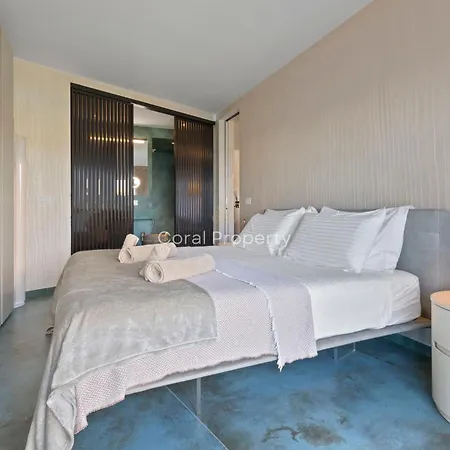 Luxury Seafront - Access - Parking & Wifi - By Coral