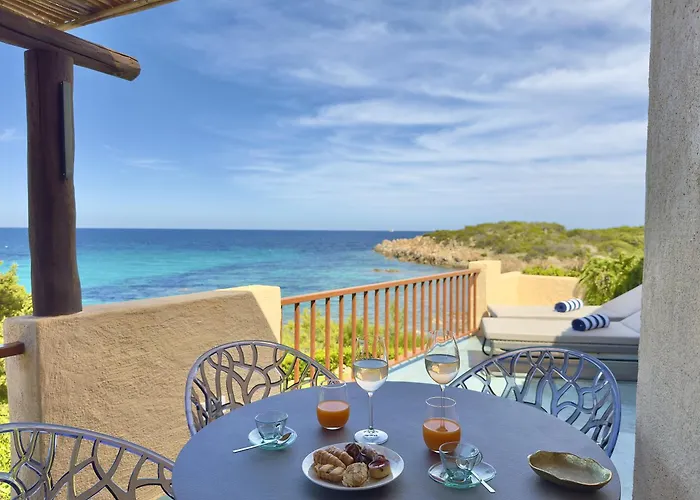 Apartment Luxury Seafront - Access - Parking & Wifi - By Coral Porto Cervo