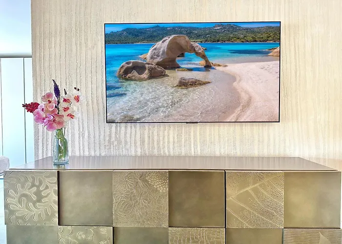 Luxury Seafront - Access - Parking & Wifi - By Coral Apartment