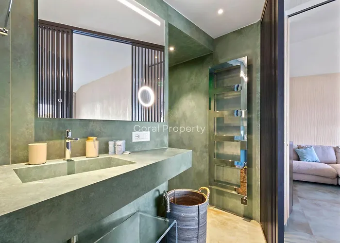 Apartment Luxury Seafront - Access - Parking & Wifi - By Coral *